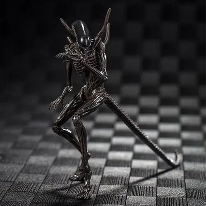 Movable Alien Figurine 1:18 Scale of Xenomorph